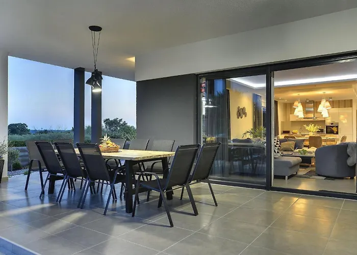 Unique 펜션 풀라